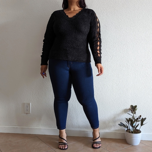 Ee: some Sweater - Picture 4 of 6